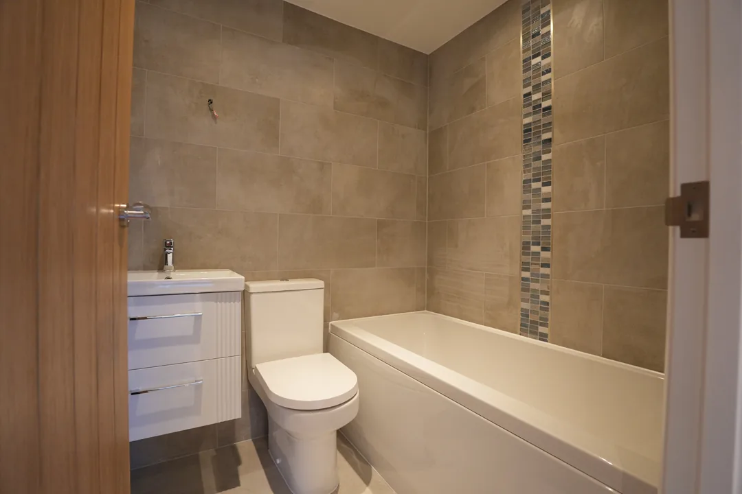 Family bathroom at the Cold Norton house with mosaic feature strip.