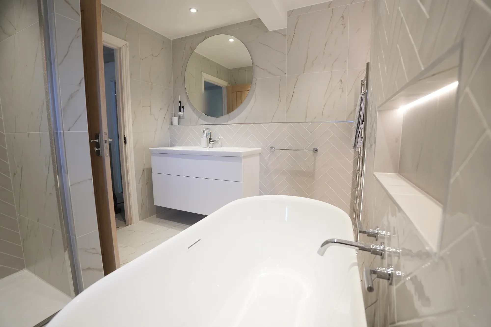 Freestanding bath and vanity from our Brentwood project, the finish standard we bring to Leigh-on-Sea